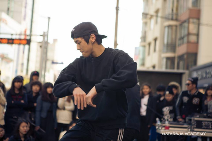 Mãn nhãn với loạt clip B-Boy của Kang Daniel trong quá khứ: Không thua gì dancer chuyên nghiệp Ảnh 14