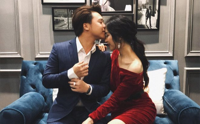 Phản ứng của ông xã Hòa Minzy khi vợ hé lộ vết rạn chằng chịt trên bụng khiến dân tình nức lòng Ảnh 2