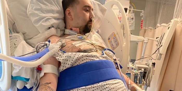 Hình ảnh Blake Bargatze nằm viện vào ngày 14/7/2021