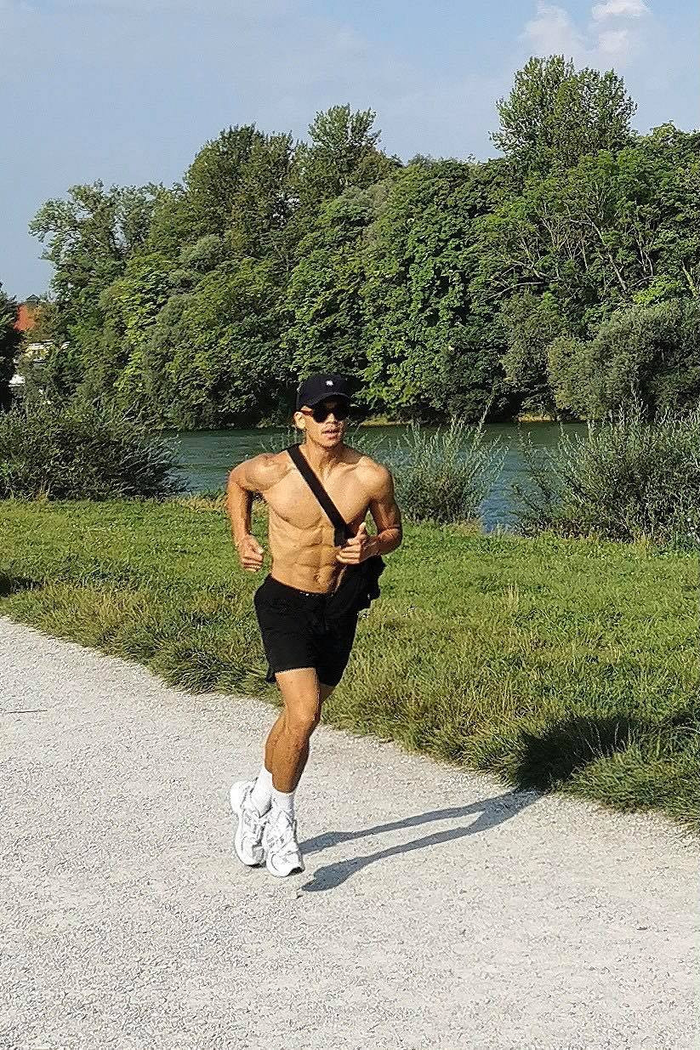 Để có vóc dáng hoàn hảo, ngoài việc ăn chay thì tập luyện thể thao cũng rất quan trọng.