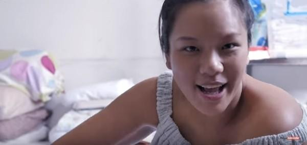 Sau khi sinh con gái đầu lòng vào năm 2016, Phương Vy khiến công chúng bất ngờ với thân hình mũm mỉm, làn da ngăm đen, xuống sắc. 