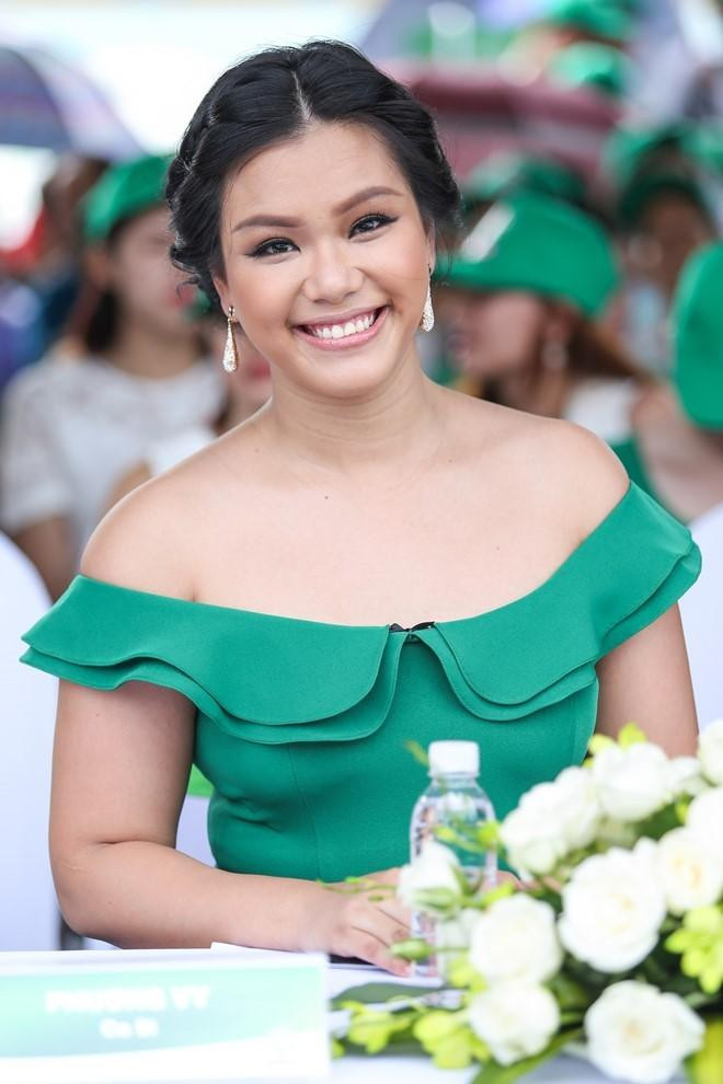 Sau đó, người đẹp chưa vội giảm cân mà tập trung cho con bú, vì thế khi xuất hiện trước khán giả, Phương Vy có một thời gian bị chê bai. 