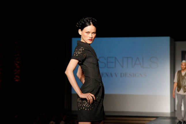 Góc tự hào: Mẫu Việt sải bước đầy khí chất trên sàn runway quốc tế Ảnh 5