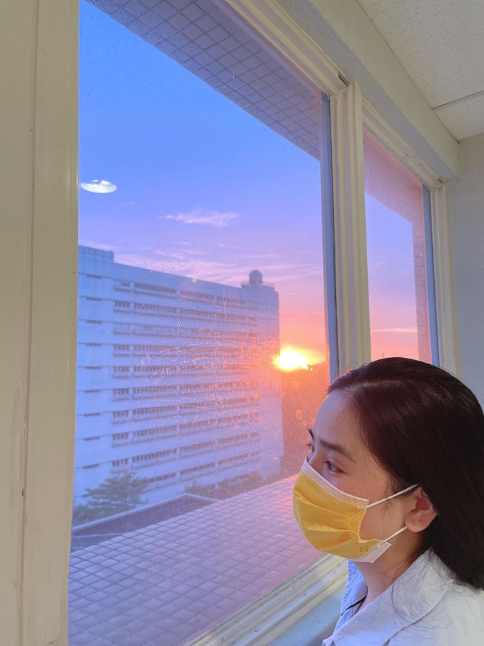 Lê Vy là một cô gái xinh đẹp nhưng bạo bệnh ập đến khiến thể trạng cô suy sụp từng ngày.