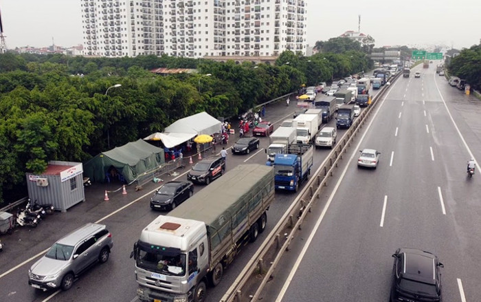 Giao thông tại các chốt cửa ngõ Hà Nội sau một tuần nới lỏng giờ ra sao? Ảnh 2