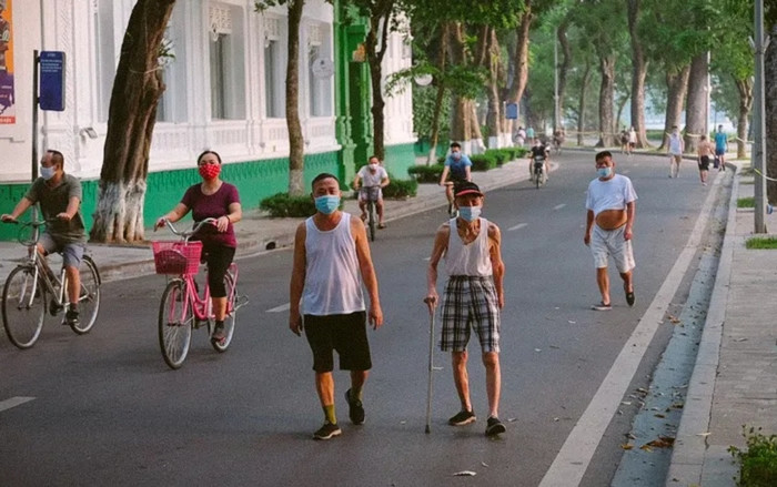 Từ 28/9 Hà Nội cho phép người dân tập thể dục ngoài trời, mở cửa trung tâm thương mại, thời trang Ảnh 2
