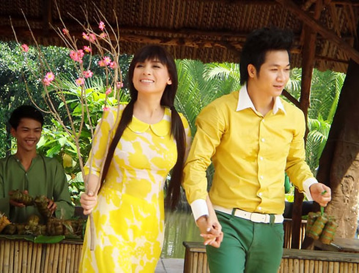 Xuất hiện trong những clip ca nhạc đón xuân... 