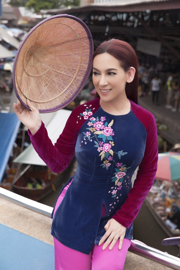 Cả đời đi hát, Phi Nhung luôn chọn 2 kiểu trang phục đậm chất Việt Ảnh 12