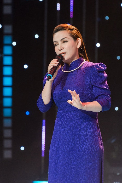 Cả đời đi hát, Phi Nhung luôn chọn 2 kiểu trang phục đậm chất Việt Ảnh 5