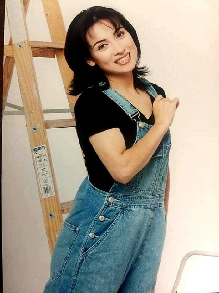 Thời còn là con gái, cô thường hay thay đổi kiểu tóc ăn mặc cũng khá đơn giản&nbsp;