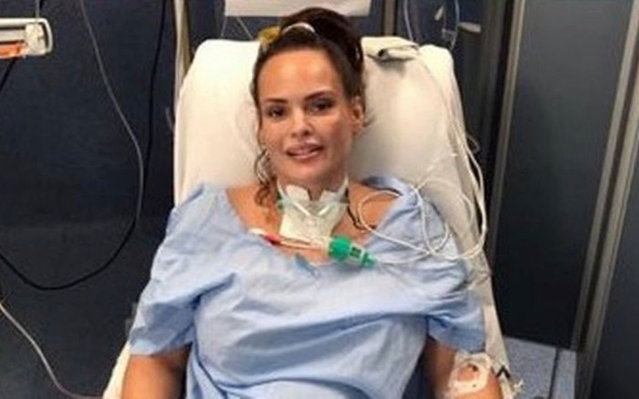 2 lần suýt chết vì Covid-19, nữ người mẫu anti vaccine hối hận: 'Cảm giác như bị xe tải cán qua người' Ảnh 2