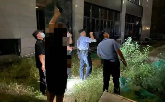 Chồng có hành động 'lạ' sau khi cãi nhau, vợ phải cầu cứu cảnh sát giữa đêm Ảnh 2