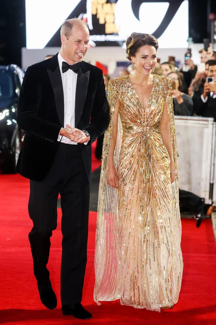 Nàng dâu Hoàng Gia Anh sánh bước cùng chồng là Hoàng tử Williams trên thảm đỏ sự kiện công chiếu phim ' No Time To Die'