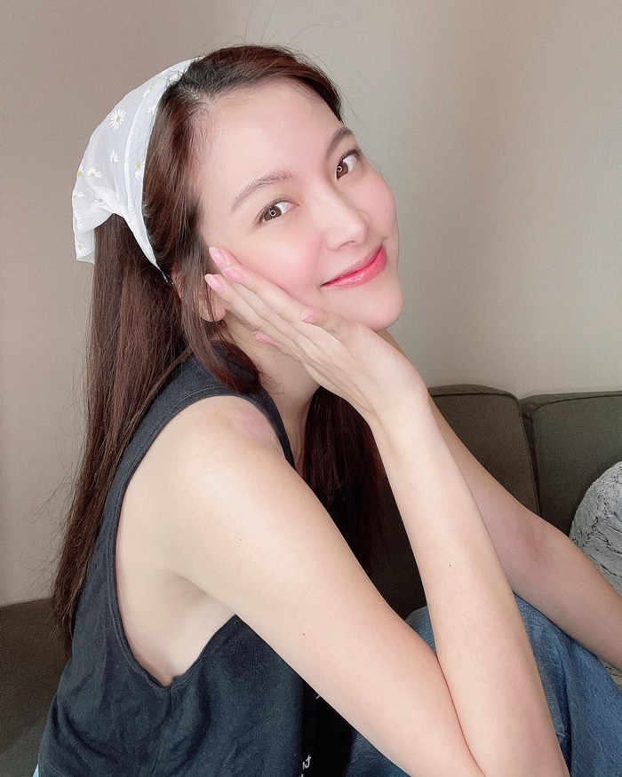 Hiện nay trang Facebook của cô đã có gần 10 triệu người theo dõi