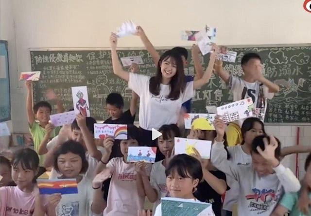 'Cô giáo thôn quê xinh đẹp nhất Trung Quốc' bị tố trục lợi tiền từ thiện Ảnh 4