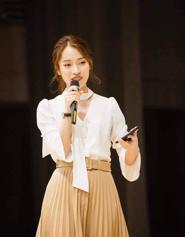Các thiết kế lịch sự nhưng đều được sáng tạo mới mẻ, tránh đi vào lối mòn quen thuộc, gây chán. 
