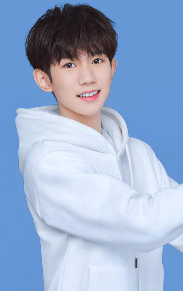 'Ngây thơ và chín chắn từ trước đến nay chưa từng mâu thuẫn. Một trái tim biết yêu thương cũng có thể chứa đựng sự thật thà, dũng khí và lòng quyết tâm của trưởng thành.'