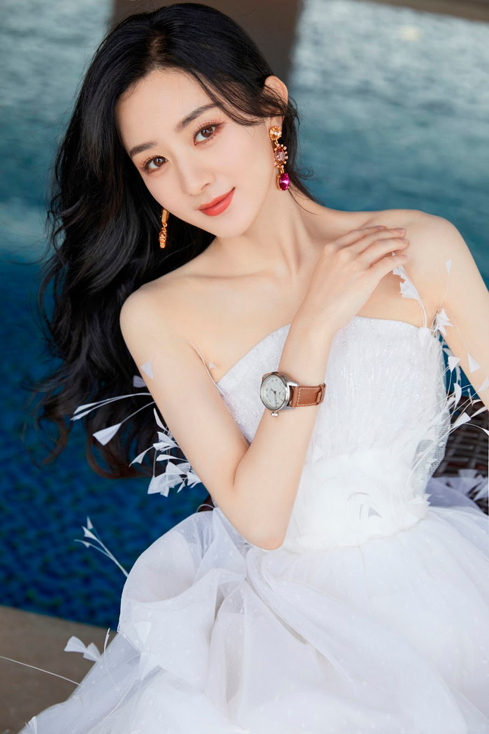 'Tuy rằng thường xuyên có người kêu tôi ngốc, nhưng tôi cho rằng thông minh thật sự sẽ không thường xuyên thể hiện ra ngoài. Thông minh chỉ có thể dùng cho trẻ con, còn về người lớn phải nói xem người này có trí tuệ hay không.'