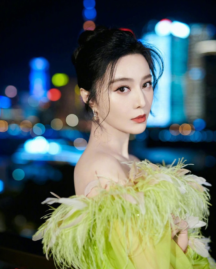 'Nếu bạn không mù thì đừng quen tôi qua miệng của người khác'.