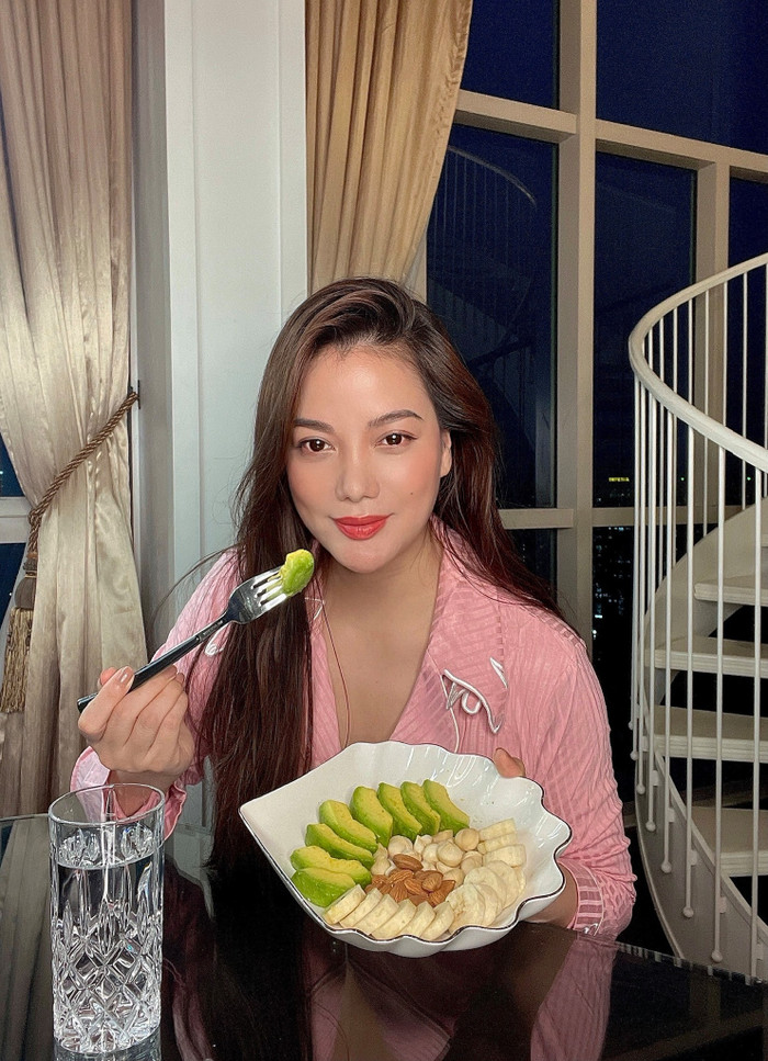 Trương Ngọc Ánh khoe khéo vóc dáng sau khi bị chê béo.