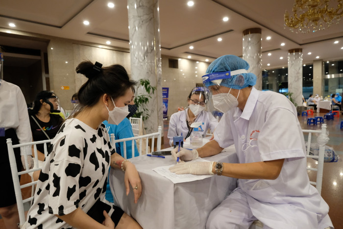 Theo Bác sĩ Khanh, người dân cần tiếp tục thực hiện 5K cho tới khi số ca bệnh nặng không còn nữa hoặc còn rất thấp.