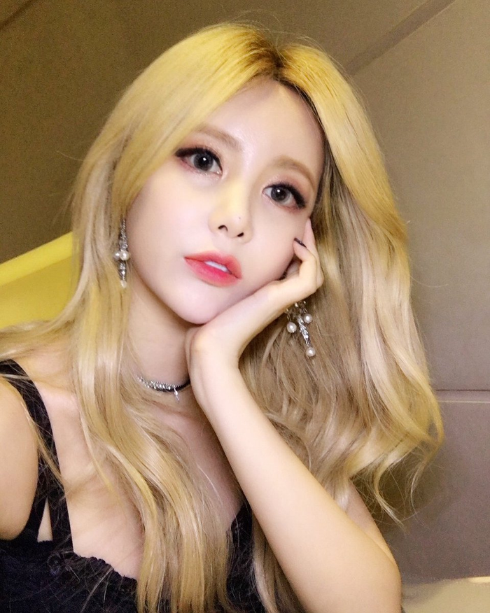 Fan Việt vô cùng phấn khích với hành động của Qri.