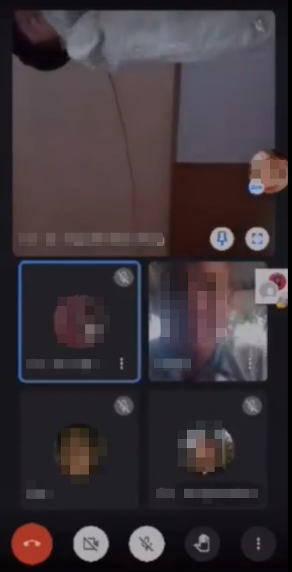 Bạn học sinh trùm cả chăn ngủ trong lớp học online. Ảnh: Kh Huong