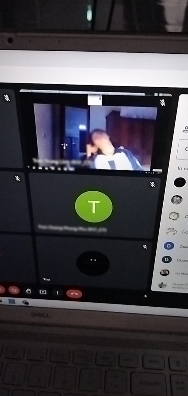 Nữ sinh ngủ gật trong lớp học. Ảnh: Phương Thảo