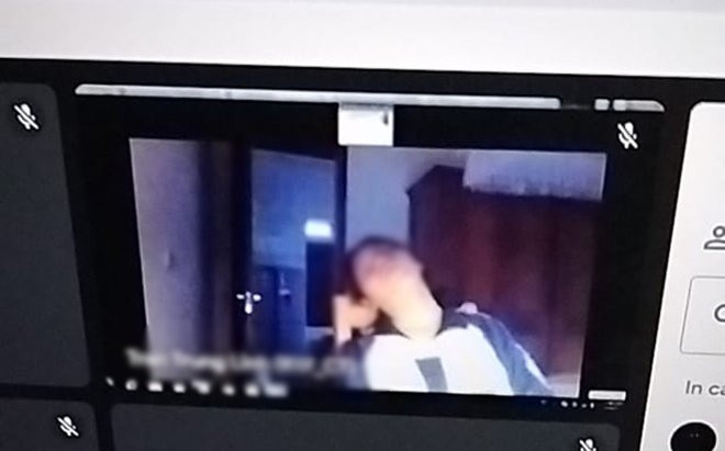 Nữ sinh học online nhưng quên không tắt camera, nhìn kỹ hình ảnh ai cũng phải lắc đầu ngán ngẩm Ảnh 2