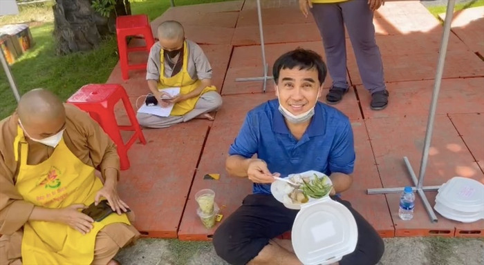 Phản ứng ngọt ngào của bà xã Dạ Thảo khi MC Quyền Linh bộc bạch cảm xúc: 'Về với các cô gái yêu' Ảnh 3