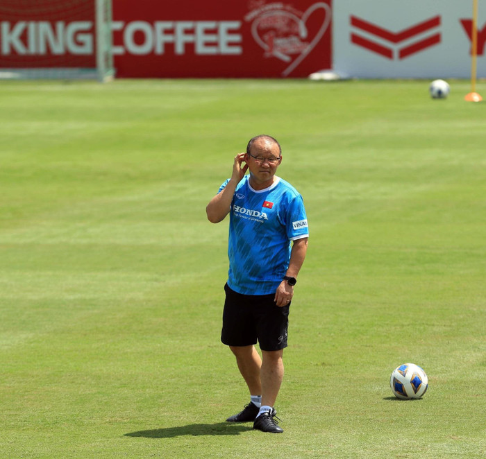 Minh Vương, Trọng Hoàng, Trọng Đại, Văn Thiết và Xuân Nam là những cầu thủ đầu tiên sẽ bị HLV Park Hang Seo loại trước trận Việt Nam gặp Trung Quốc. Ảnh: VFF