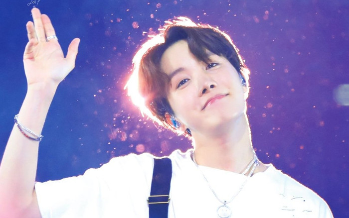 J-Hope (BTS) chính thức có MV đầu tiên đạt 300 triệu lượt xem trên Youtube Ảnh 2