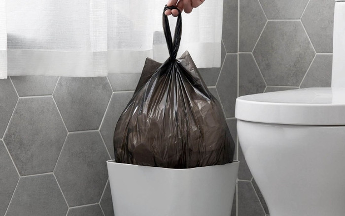 Mở túi nilon bọc kín vứt trong toilet ở nhà, người đàn ông hoảng hốt báo ngay cảnh sát Ảnh 2