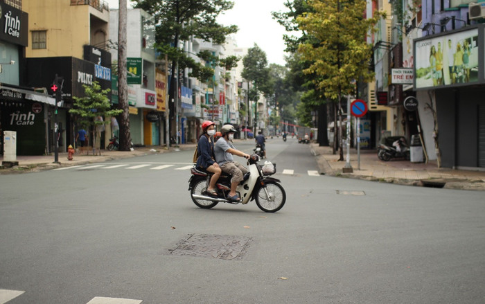 Buổi chiều đặc biệt ở Sài Gòn trước ngày 'nới lỏng': 'Sau bao ngày giãn cách, tôi vui lắm' Ảnh 2