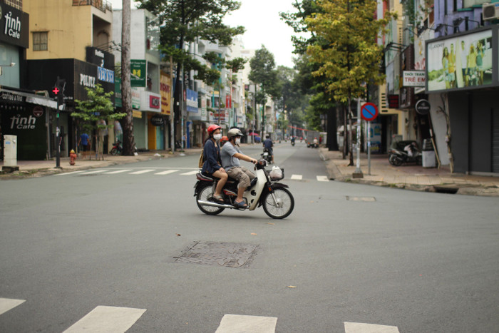 Buổi chiều đặc biệt ở Sài Gòn trước ngày 'nới lỏng': 'Sau bao ngày giãn cách, tôi vui lắm' Ảnh 6