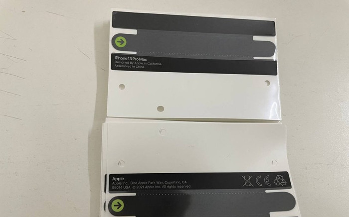 Tem niêm phong của iPhone 13 bán 20 ngàn đồng tại Việt Nam Ảnh 2
