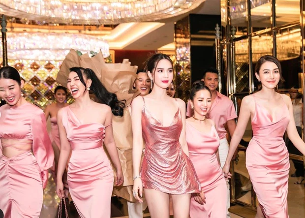 Ngọc Trinh đổi style ngỡ ngàng 180 độ trong tiệc sinh nhật, mùa dịch mà như này ai cũng ủng hộ! Ảnh 8