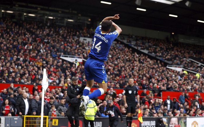 Xé lưới MU, cầu thủ Everton ăn mừng trêu ngươi Ronaldo Ảnh 2