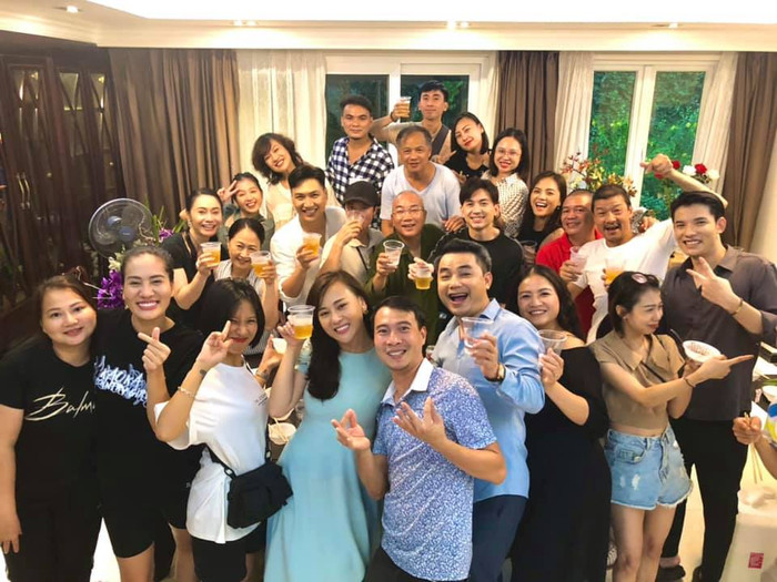 'Hương vị tình thân' chính thức đóng máy sau 10 tháng quay phim: 'Mục tiêu duy nhất là vừa lòng khán giả' Ảnh 18