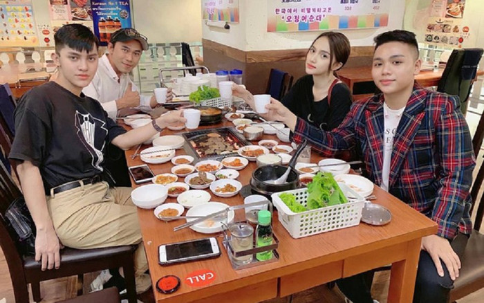 Hương Giang xuất hiện bên hội bạn thân sau nhiều tháng ở ẩn, thực hư thế nào? Ảnh 2