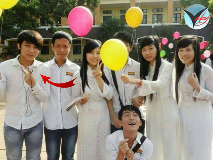 Ngoại hình nổi bật từ thời đi học của nam ca sĩ (Ảnh: Sky)