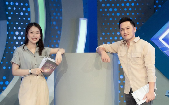 Bí mật đằng sau tấm bìa cầm tay của Khánh Vy khi xuất hiện trên sóng 'Đường lên đỉnh Olympia' Ảnh 2