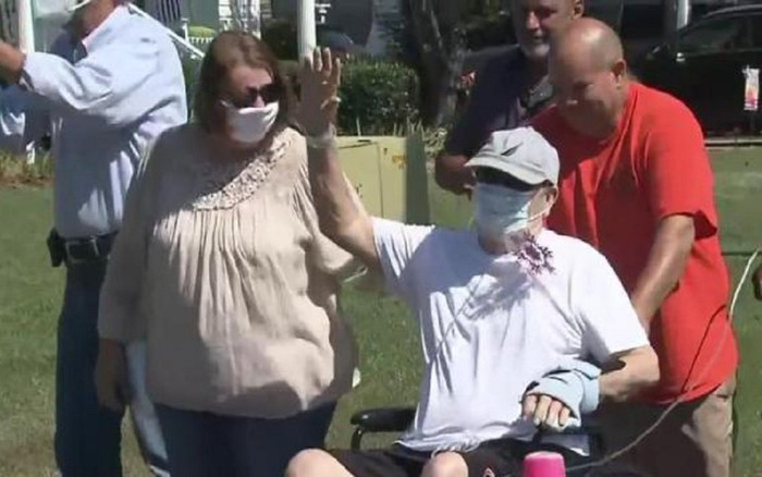 Cơ hội sống sót chỉ 5% và có lúc đã ngừng tim, bệnh nhân Covid-19 hồi phục thần kỳ sau 8 tháng Ảnh 2