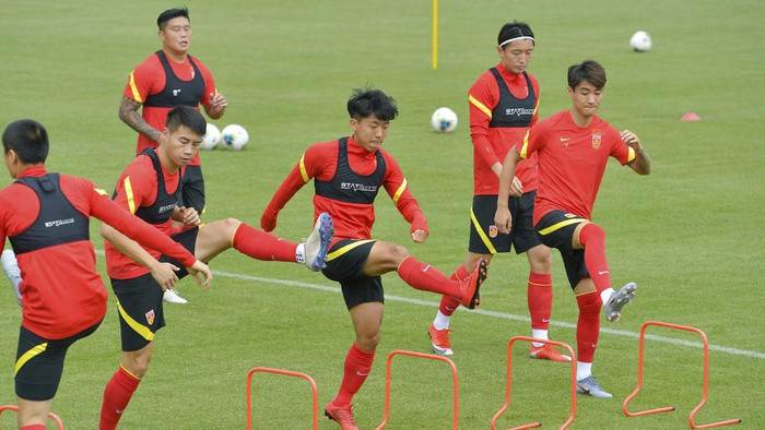 Áp lực đang đè nặng lên các cầu thủ Trung Quốc.