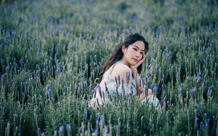 Nam Em xinh đẹp như ngọc nữ, nhá hàng sản phẩm mới do chính cô đạo diễn Ảnh 2