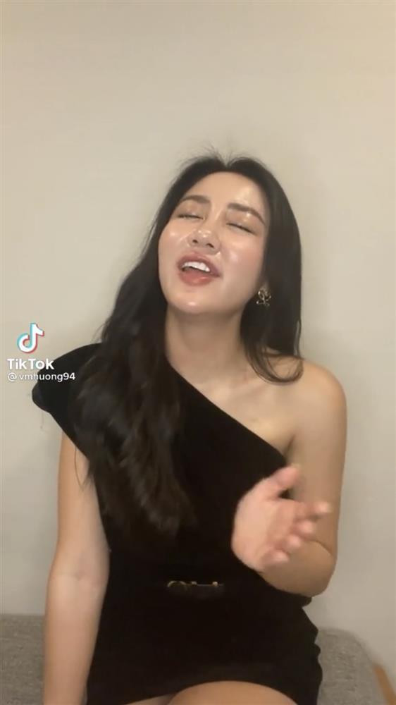 Nếu gương mặt bớt chút bóng mỡ. ắt hẳn visual của Văn Mai Hương sẽ ghi điểm cùng công chúng hơn rất nhiều. 