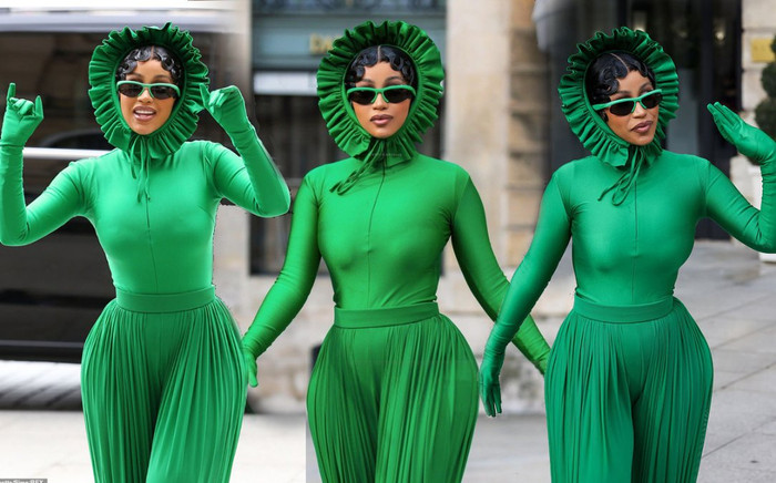 1 tháng sau sinh, Cardi B gây choáng với vòng eo siêu nhỏ tại Paris Fashion Week Ảnh 2