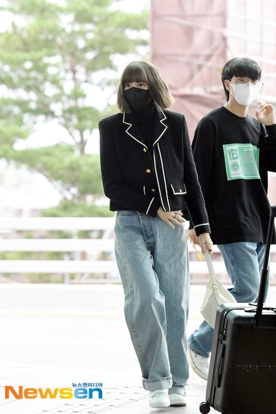 Lisa là người cuối cùng trong nhóm BlackPink lên đường sang Pháp dự Paris Fahsion Week vào những ngày cuối&nbsp;