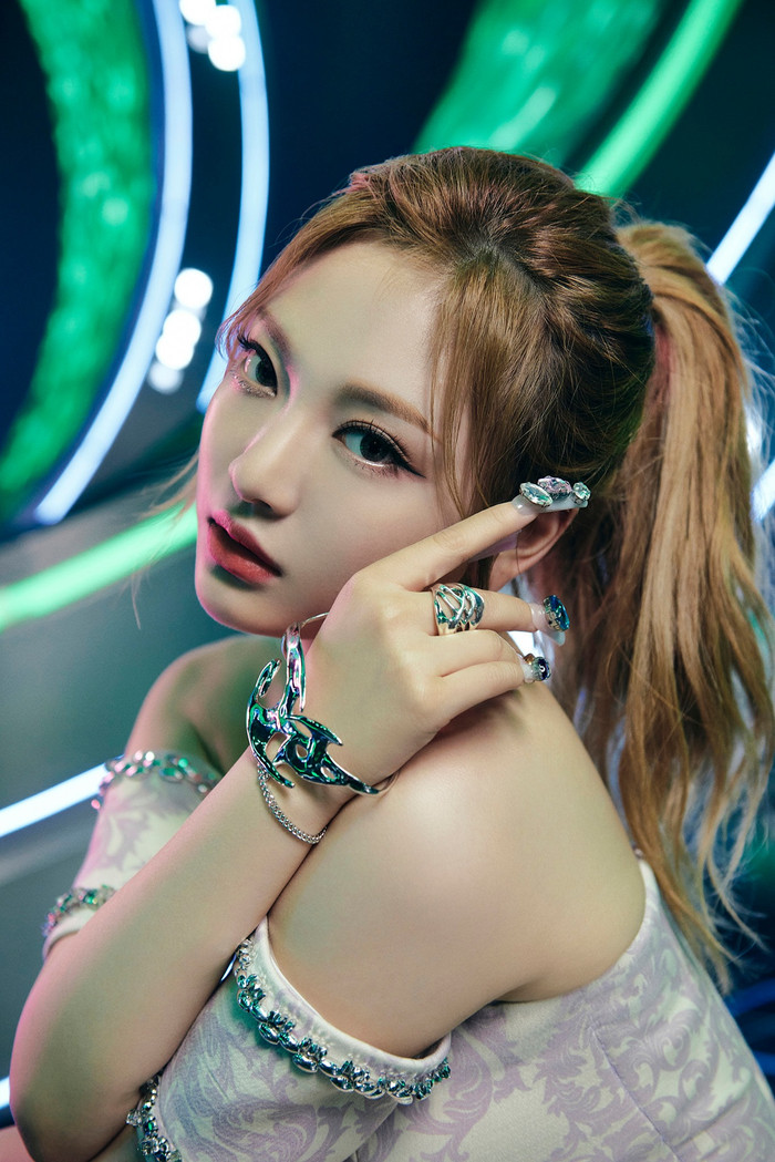 Ấn tượng với doanh số album đầu tay của aespa: Hơn 400.000 bản được tẩu tán Ảnh 12