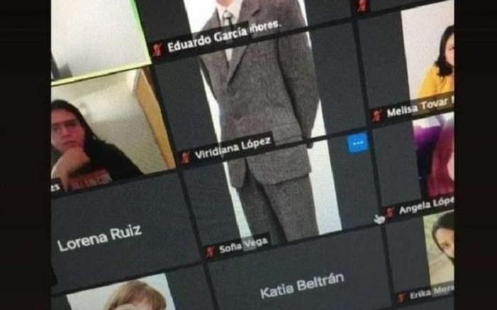 Vừa mở màn hình chuẩn bi dạy online, giáo viên giật thót mình vì avatar 'bá đạo' của học trò Ảnh 2